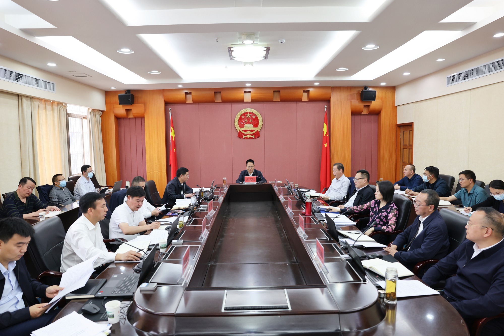 州政府召开第9次党组（扩大）会议和常务会议